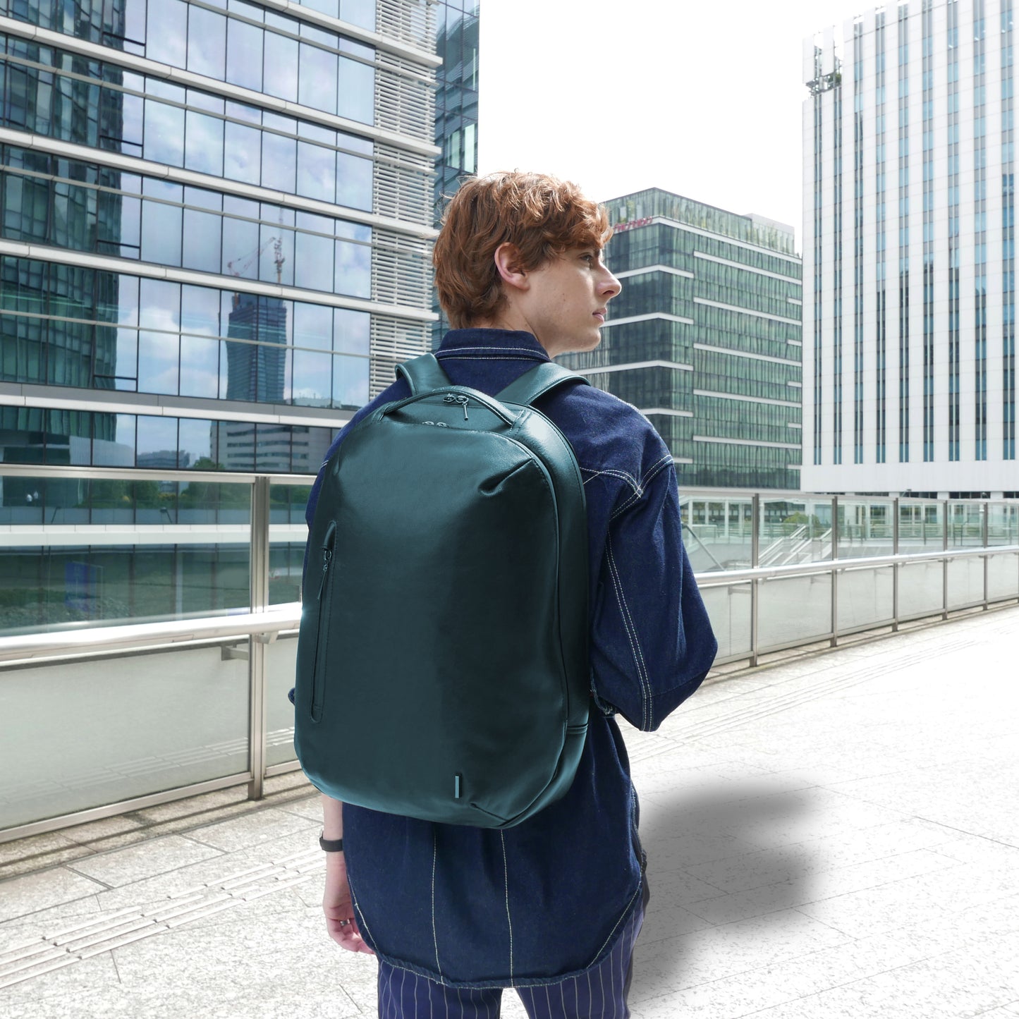 【新色】BTY《ビーティーワイ》ネイビーシティリュック | A4 B4対応 15.6インチPC対応 23L 縦47cm 防水本革 大容量 ユニセックス