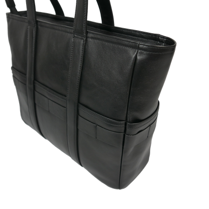 BTY《ビーティーワイ》ブラックシティトート_斜め背面