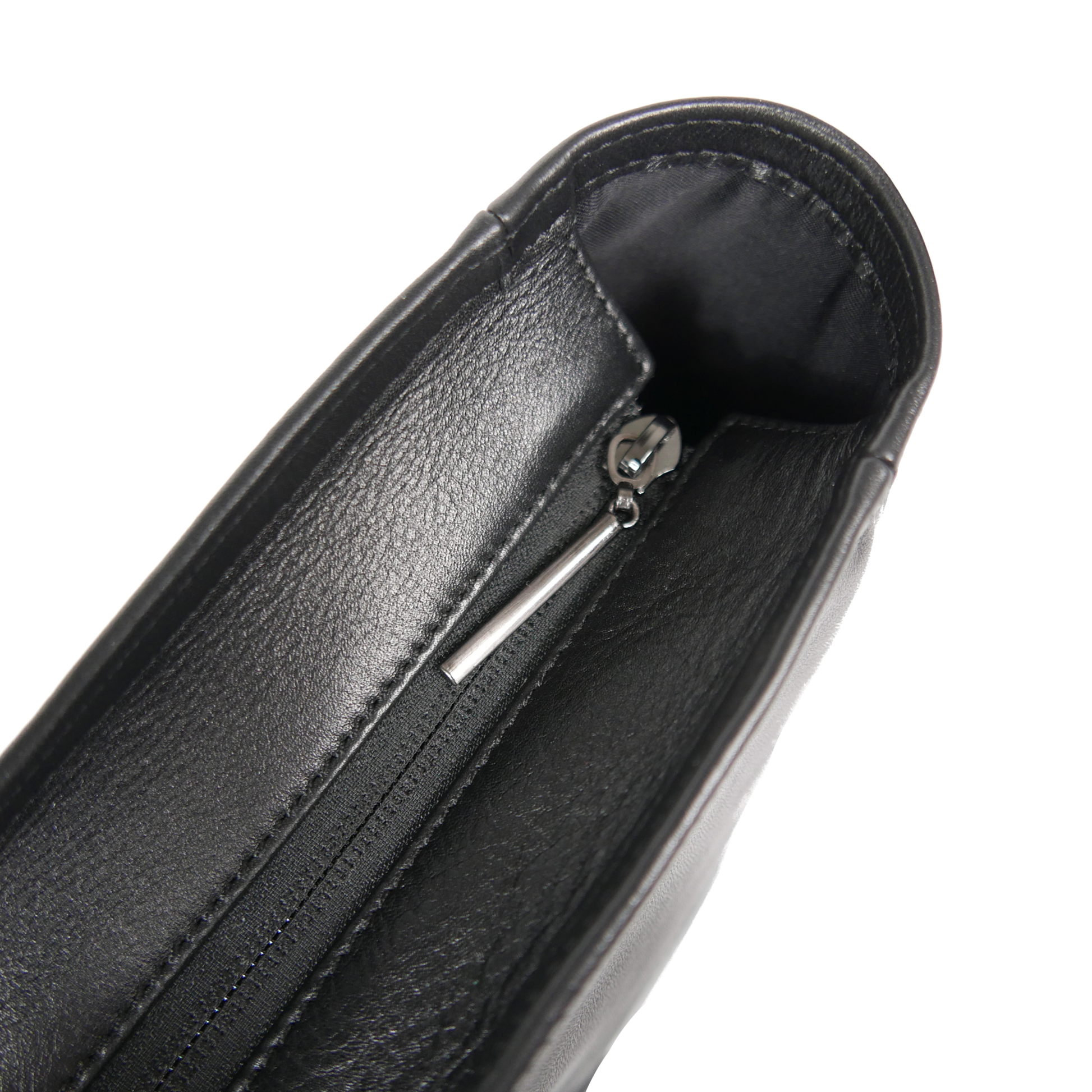 BTY《ビーティーワイ》ブラックシティトート_開口部引き手