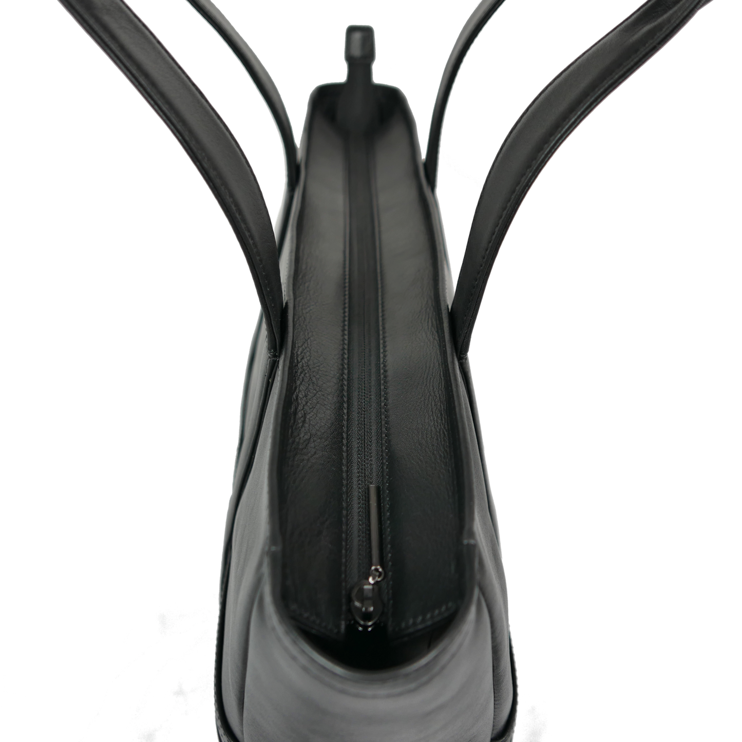 BTY《ビーティーワイ》ブラックシティトート_開口部蓋全体