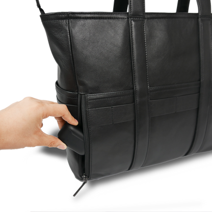 BTY《ビーティーワイ》ブラックシティトート_背面ポケットワイヤレスイヤホン収納