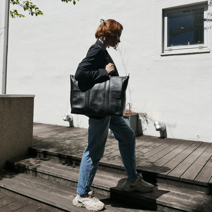 BTY《ビーティーワイ》ブラックシティトート_レディースモデル①