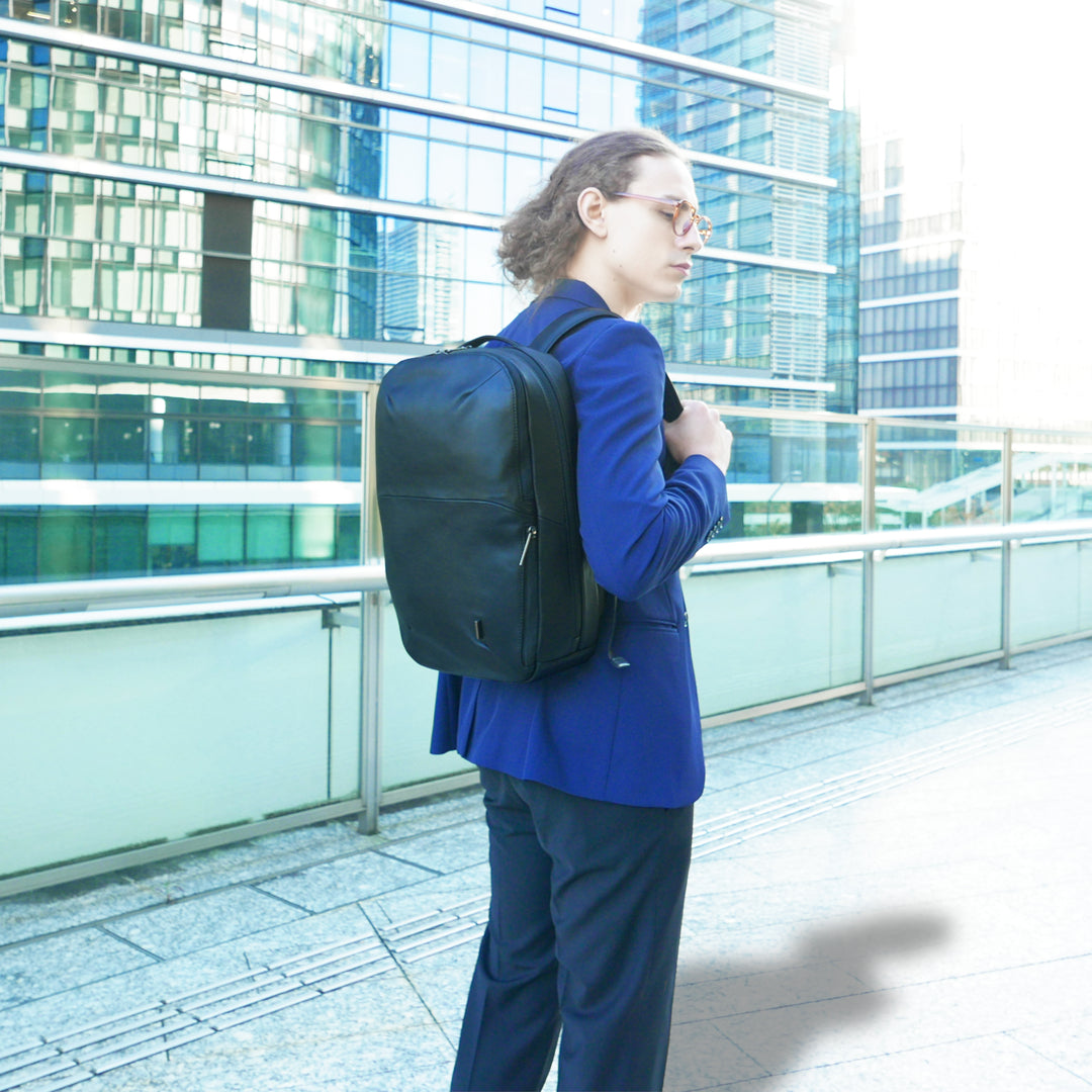 【新製品】STT《エスティーティー》ブラックシティリュック | A4 B4対応 15インチPC対応 12L 縦41cm 防水本革 大容量 ユニセックス