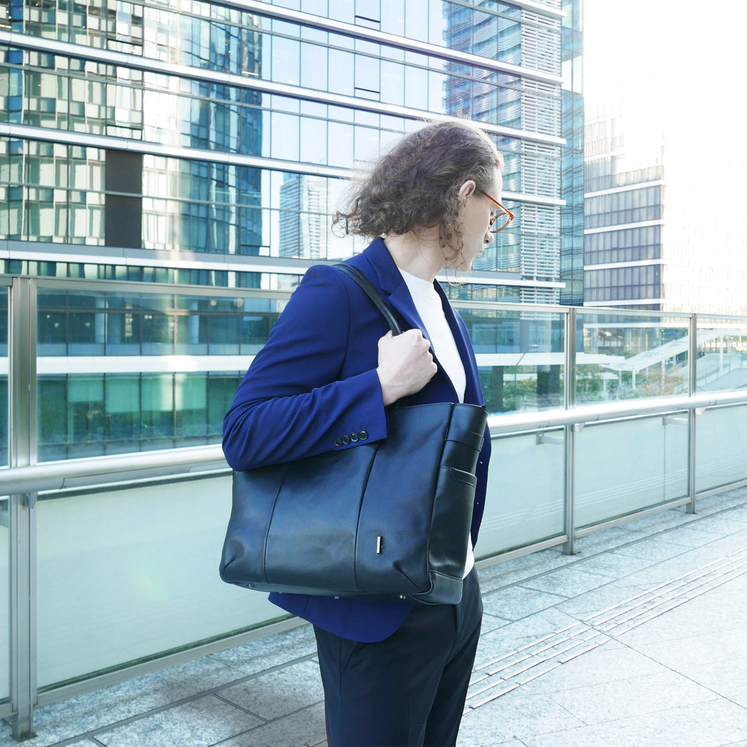 【新製品】STT《エスティーティー》ブラックシティトート | A4対応 15インチPC対応 14L 横36cm 防水本革 大容量 ユニセックス