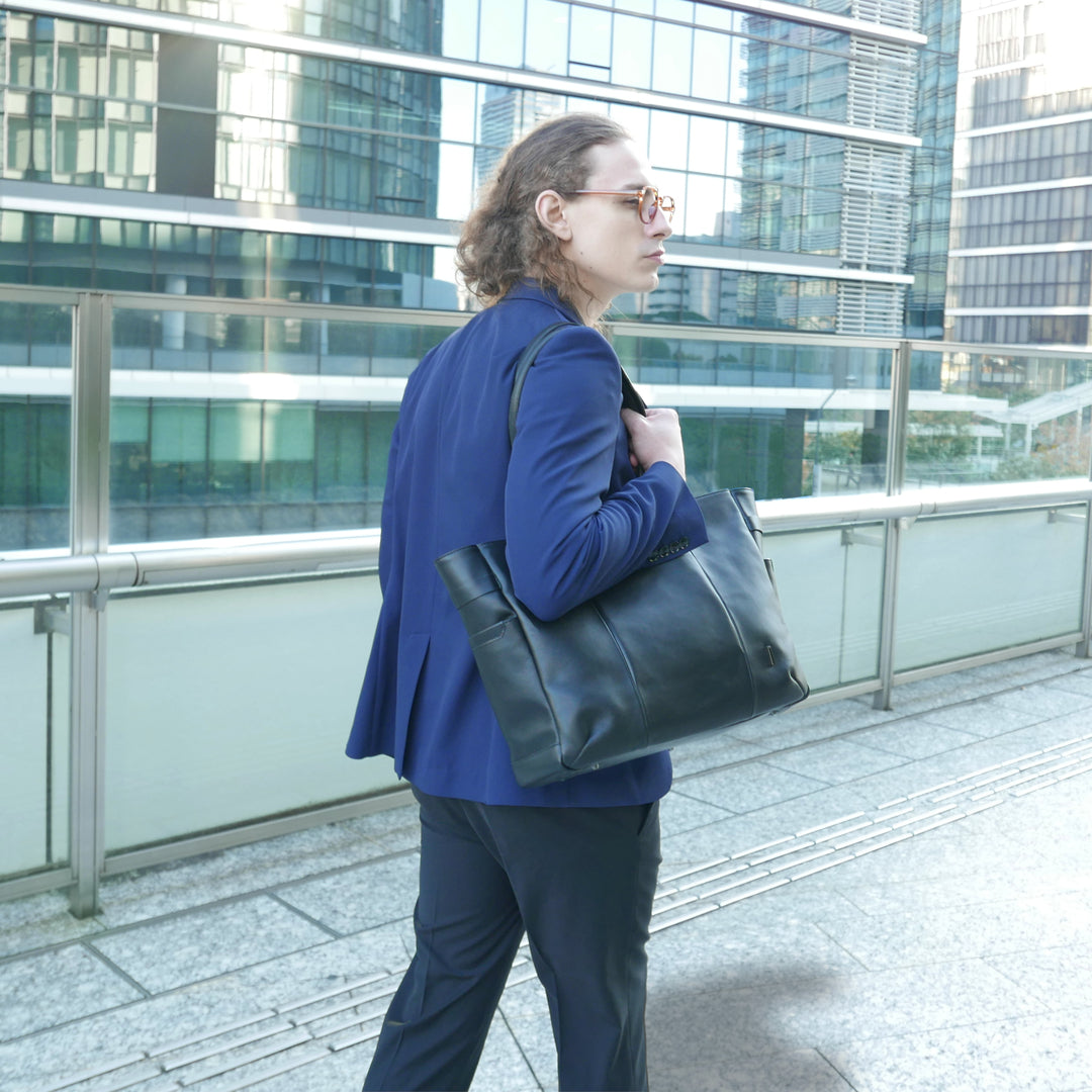 【新製品】STT《エスティーティー》ブラックシティトート | A4対応 15インチPC対応 14L 横36cm 防水本革 大容量 ユニセックス