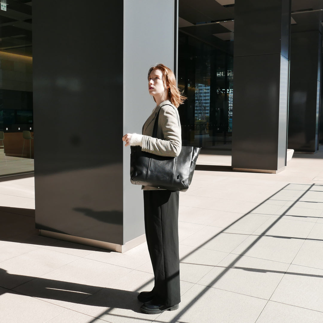 【新製品】STT《エスティーティー》ブラックシティトート | A4対応 15インチPC対応 14L 横36cm 防水本革 大容量 ユニセックス