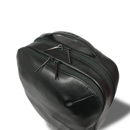 【新製品】STT《エスティーティー》ブラックシティリュック | A4 B4対応 15インチPC対応 12L 縦41cm 防水本革 大容量 ユニセックス