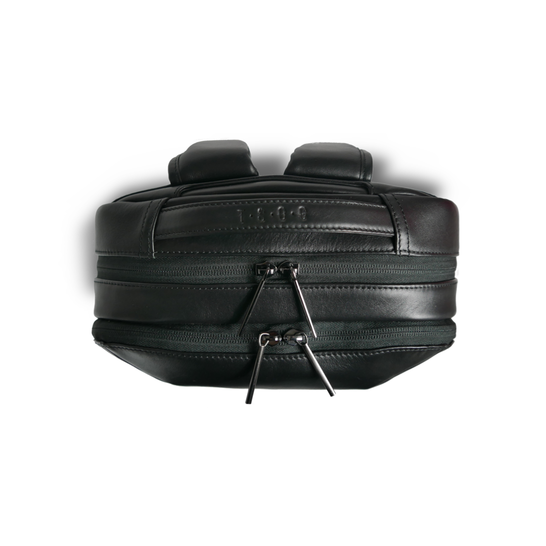 【新製品】STT《エスティーティー》ブラックシティリュック | A4 B4対応 15インチPC対応 12L 縦41cm 防水本革 大容量 ユニセックス