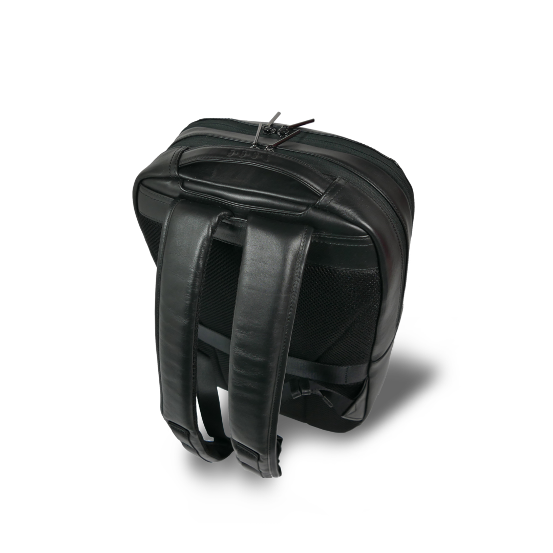 【新製品】STT《エスティーティー》ブラックシティリュック | A4 B4対応 15インチPC対応 12L 縦41cm 防水本革 大容量 ユニセックス