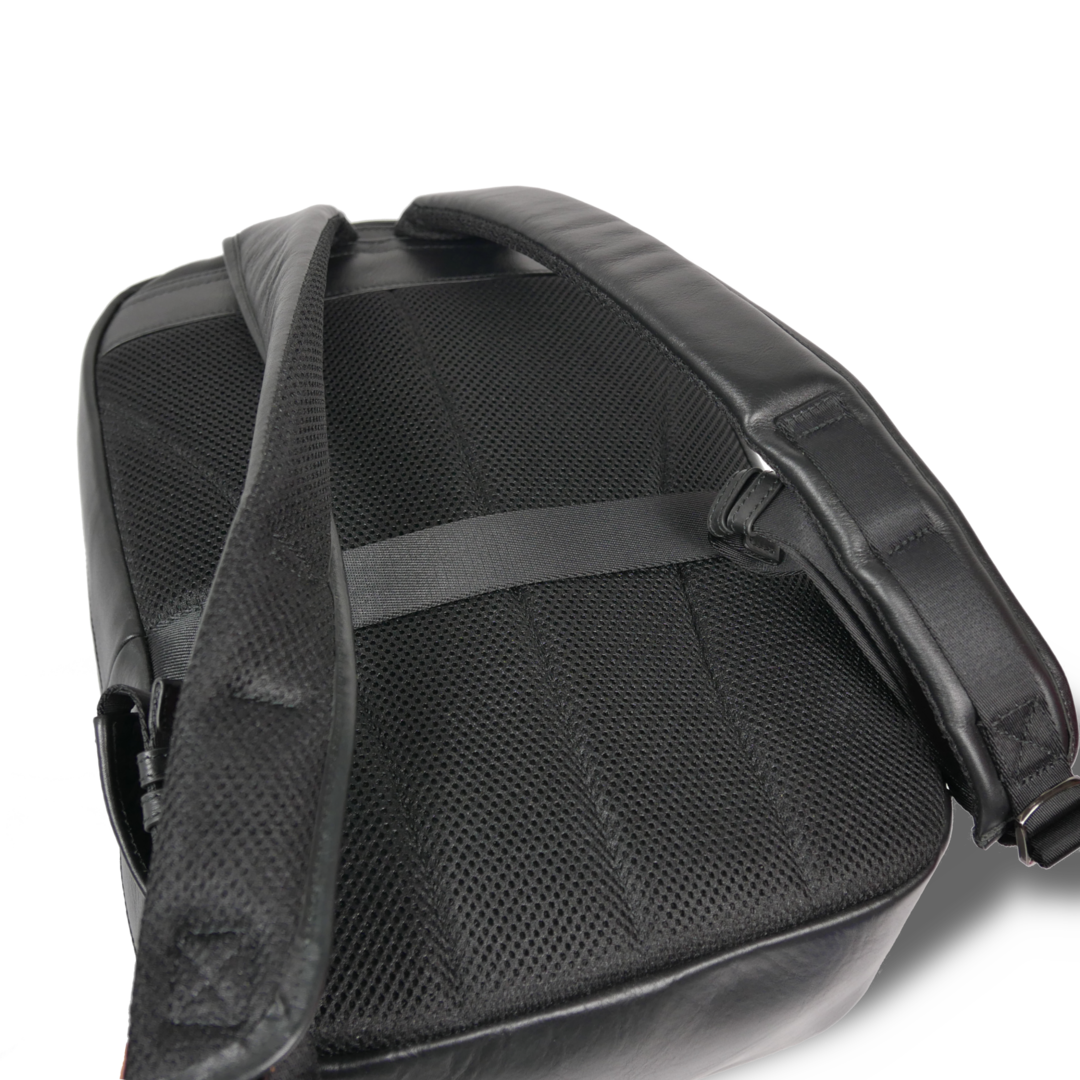 【新製品】STT《エスティーティー》ブラックシティリュック | A4 B4対応 15インチPC対応 12L 縦41cm 防水本革 大容量 ユニセックス