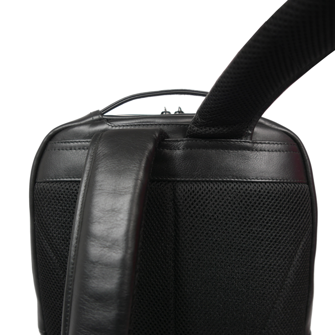 【新製品】STT《エスティーティー》ブラックシティリュック | A4 B4対応 15インチPC対応 12L 縦41cm 防水本革 大容量 ユニセックス