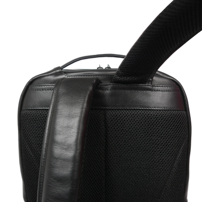 【新製品】STT《エスティーティー》ブラックシティリュック | A4 B4対応 15インチPC対応 12L 縦41cm 防水本革 大容量 ユニセックス