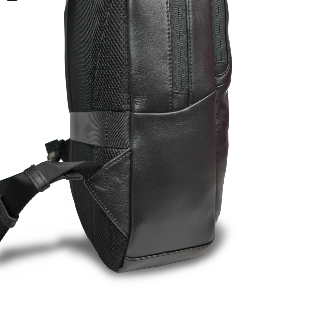 【新製品】STT《エスティーティー》ブラックシティリュック | A4 B4対応 15インチPC対応 12L 縦41cm 防水本革 大容量 ユニセックス