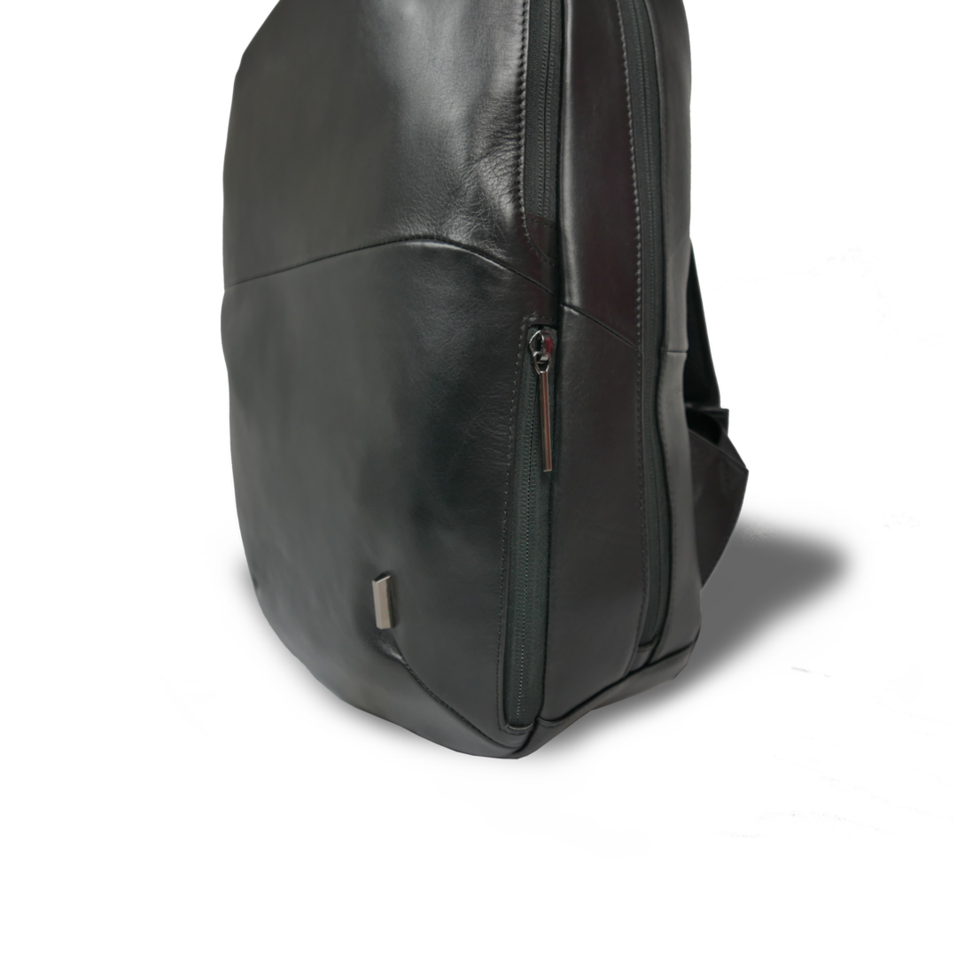 【新製品】STT《エスティーティー》ブラックシティリュック | A4 B4対応 15インチPC対応 12L 縦41cm 防水本革 大容量 ユニセックス