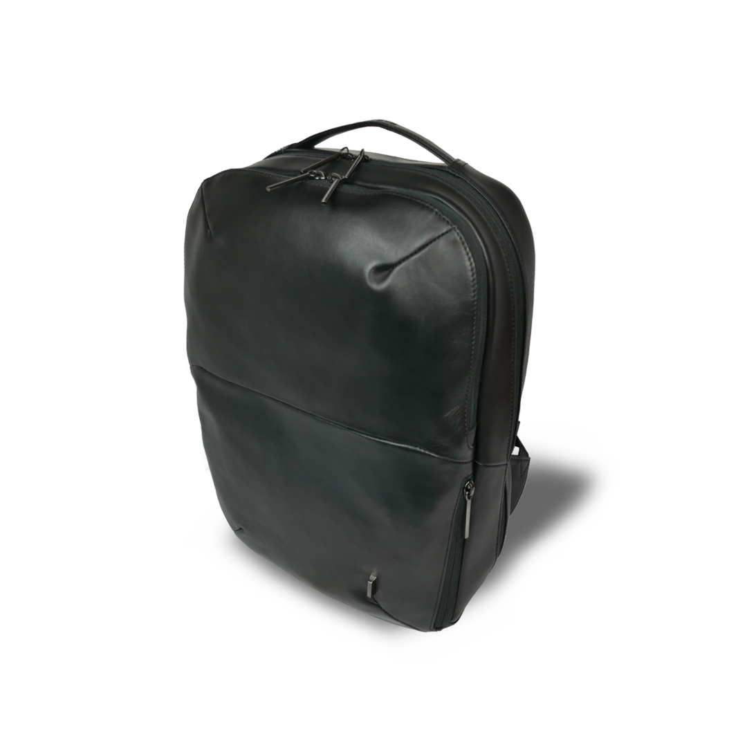 【新製品】STT《エスティーティー》ブラックシティリュック | A4 B4対応 15インチPC対応 12L 縦41cm 防水本革 大容量 ユニセックス