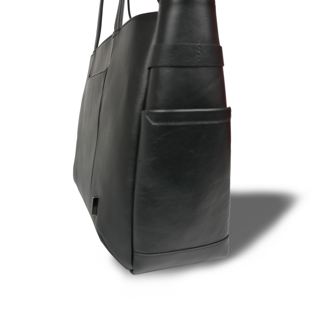 【新製品】STT《エスティーティー》ブラックシティトート | A4対応 15インチPC対応 14L 横36cm 防水本革 大容量 ユニセックス