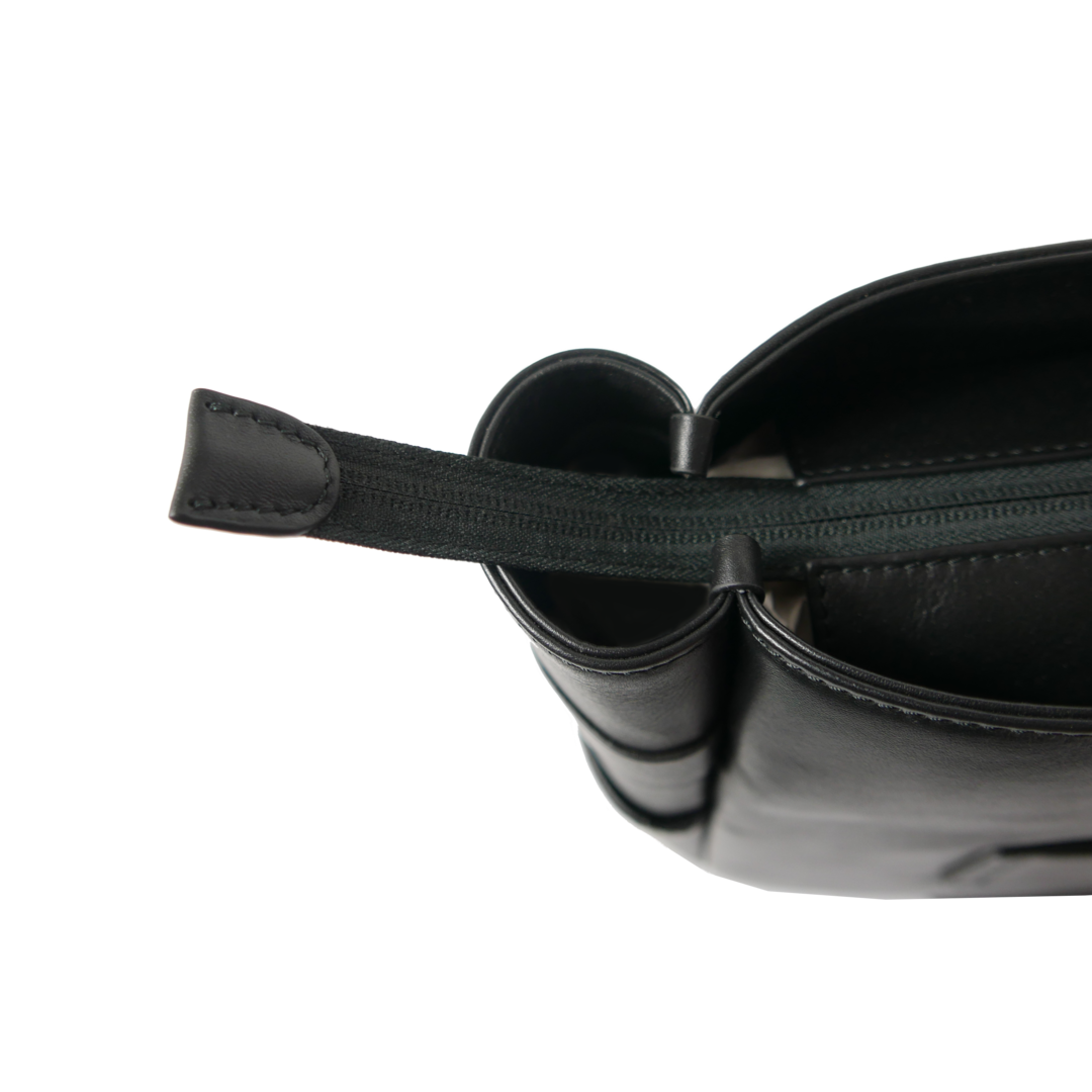 【新製品】STT《エスティーティー》ブラックシティトート | A4対応 15インチPC対応 14L 横36cm 防水本革 大容量 ユニセックス