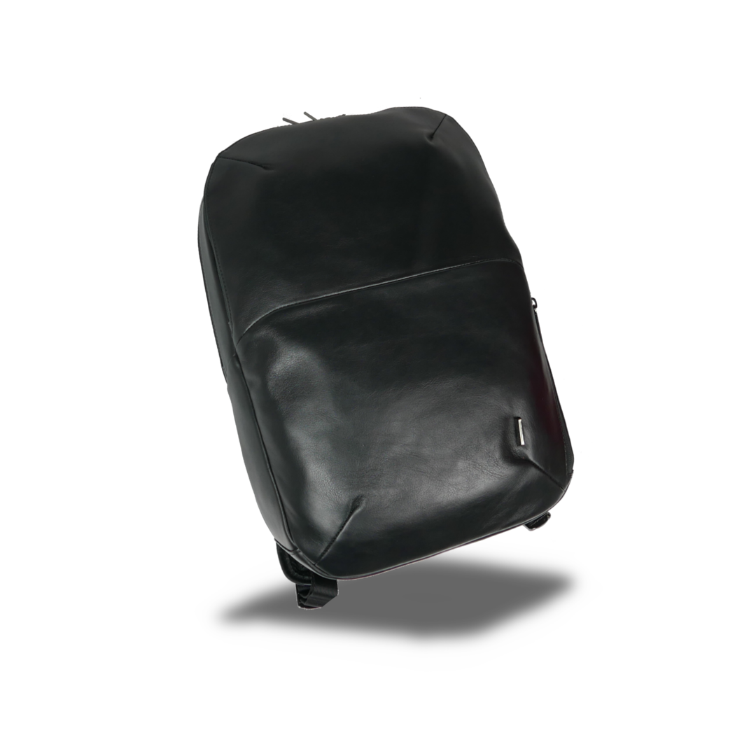 【新製品】STT《エスティーティー》ブラックシティリュック | A4 B4対応 15インチPC対応 12L 縦41cm 防水本革 大容量 ユニセックス