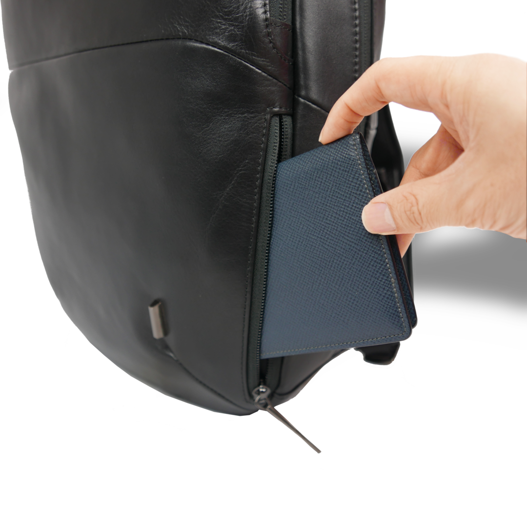 【新製品】STT《エスティーティー》ブラックシティリュック | A4 B4対応 15インチPC対応 12L 縦41cm 防水本革 大容量 ユニセックス