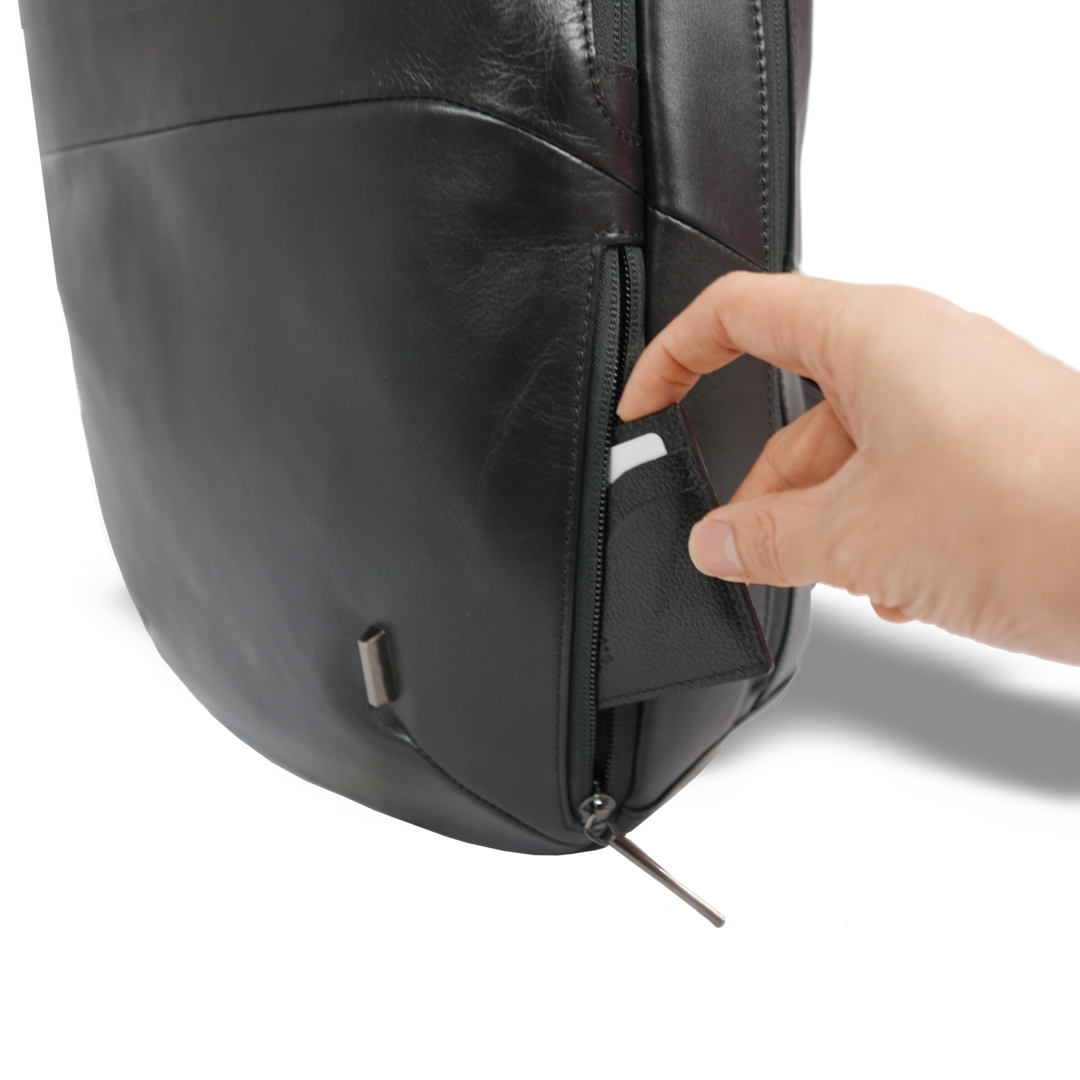 【新製品】STT《エスティーティー》ブラックシティリュック | A4 B4対応 15インチPC対応 12L 縦41cm 防水本革 大容量 ユニセックス