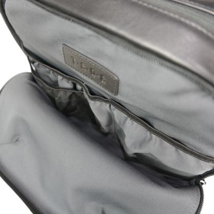 【新製品】STT《エスティーティー》ブラックシティリュック | A4 B4対応 15インチPC対応 12L 縦41cm 防水本革 大容量 ユニセックス