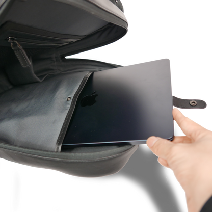 【新製品】STT《エスティーティー》ブラックシティリュック | A4 B4対応 15インチPC対応 12L 縦41cm 防水本革 大容量 ユニセックス