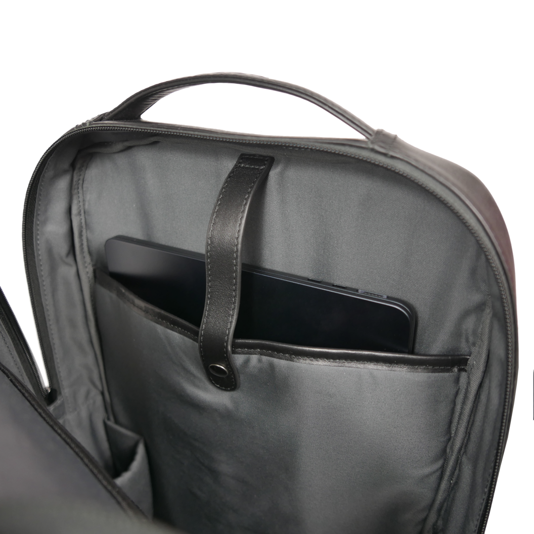 【新製品】STT《エスティーティー》ブラックシティリュック | A4 B4対応 15インチPC対応 12L 縦41cm 防水本革 大容量 ユニセックス