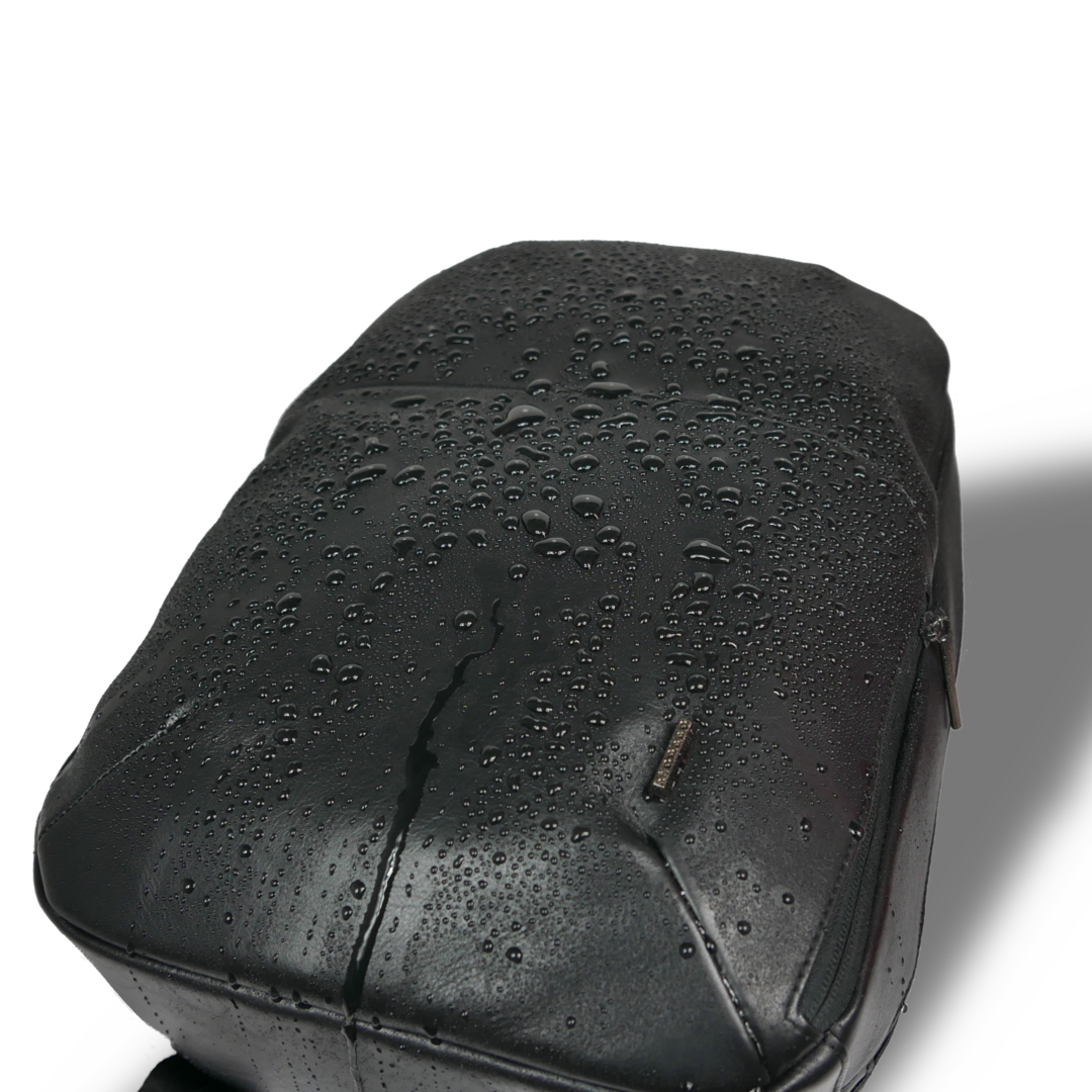 【新製品】STT《エスティーティー》ブラックシティリュック | A4 B4対応 15インチPC対応 12L 縦41cm 防水本革 大容量 ユニセックス