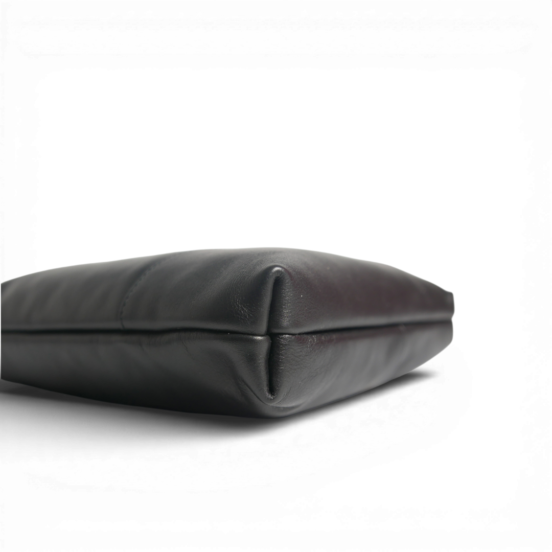 【新製品】BEH《ビーエイチ》スマートシティトート | A4対応 13インチPC対応 縦型 5L 横34.5cm 防水本革 軽量 薄型 ユニセックス