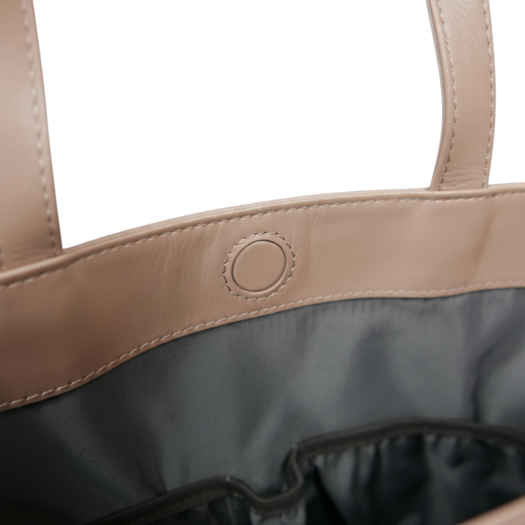 【新製品】BEH《ビーエイチ》スマートシティトート | A4対応 13インチPC対応 縦型 5L 横34.5cm 防水本革 軽量 薄型 ユニセックス