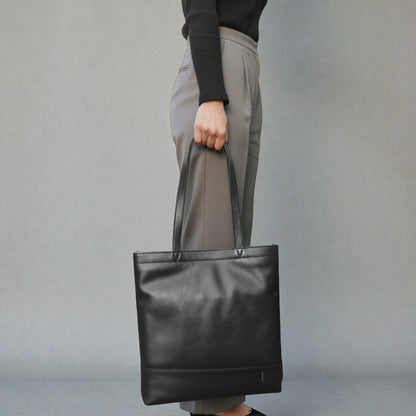 【新製品】BEH《ビーエイチ》スマートシティトート | A4対応 13インチPC対応 縦型 5L 横34.5cm 防水本革 軽量 薄型 ユニセックス