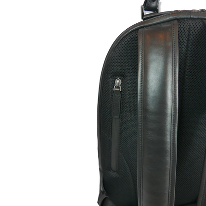 AM《エーエム》デイリーリュック | A4対応 14インチPC対応 17L 縦43cm 防水本革 多機能 Airtag ユニセックス