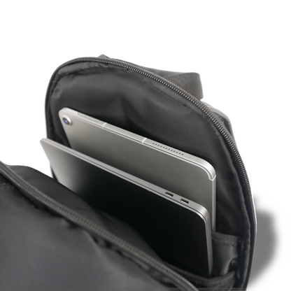 TAN《タン》ブラックシティリュック_背面コンパートメントPC/タブレット