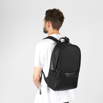 MUKO《ムコ》ブラックシティリュック_メンズ着用例