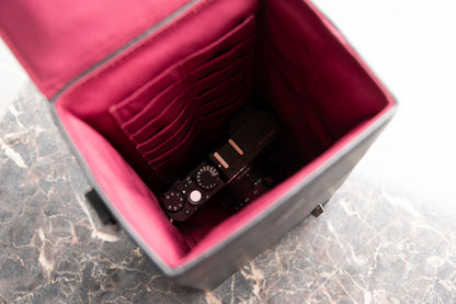 シティカメラショルダーバッグ | 防水本革 縦型 カメラ保護 ユニセックス