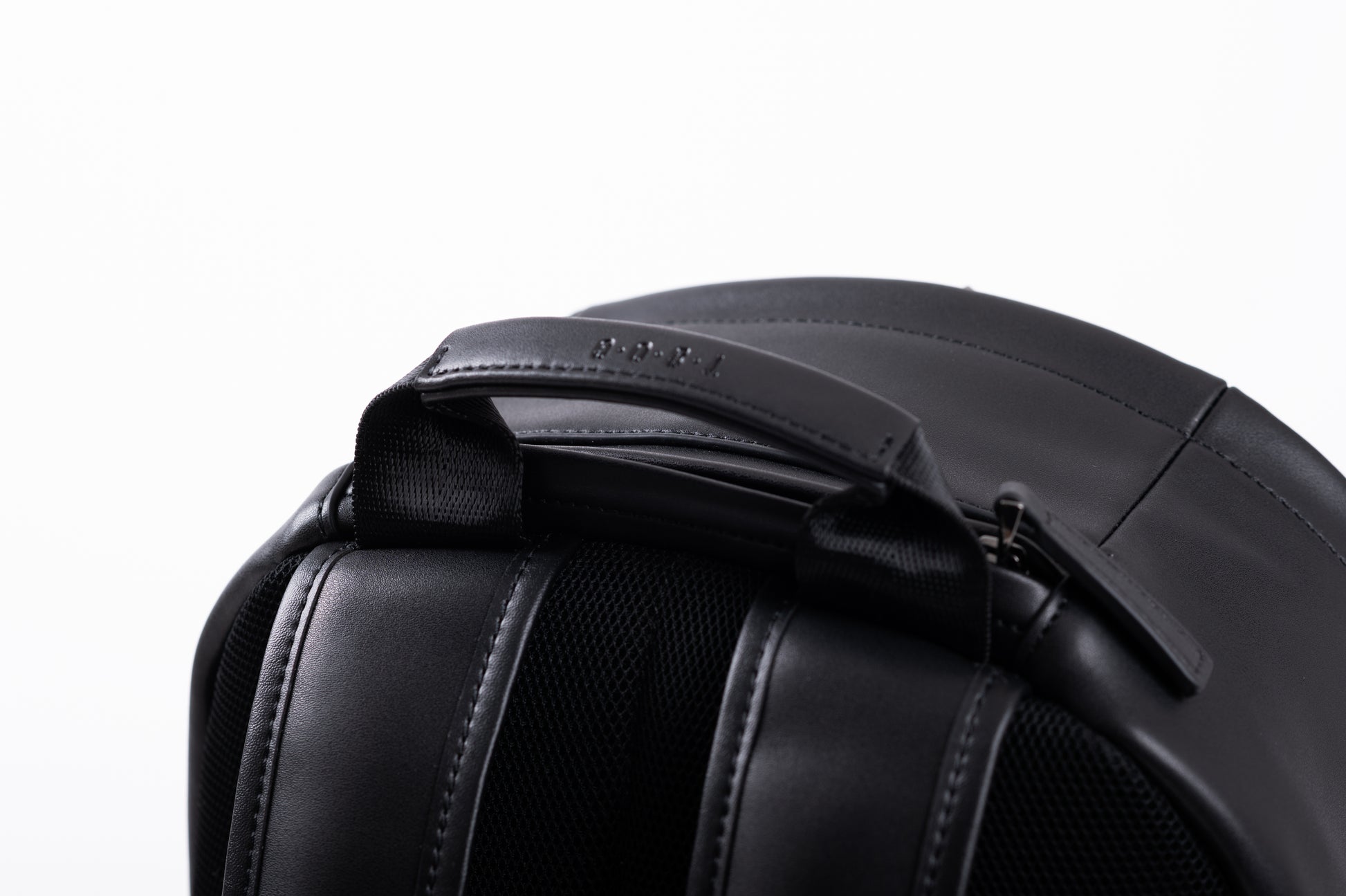 MUKO《ムコ》ブラックシティリュック_上部背面