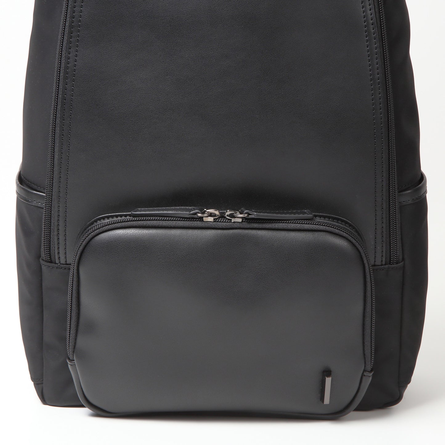 TAN《タン》ブラックシティリュック_下部前面