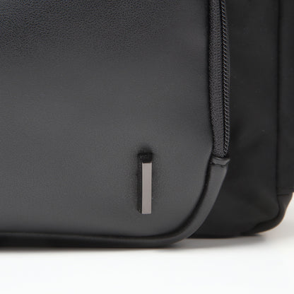 TAN《タン》ブラックシティリュック_ブランドロゴ