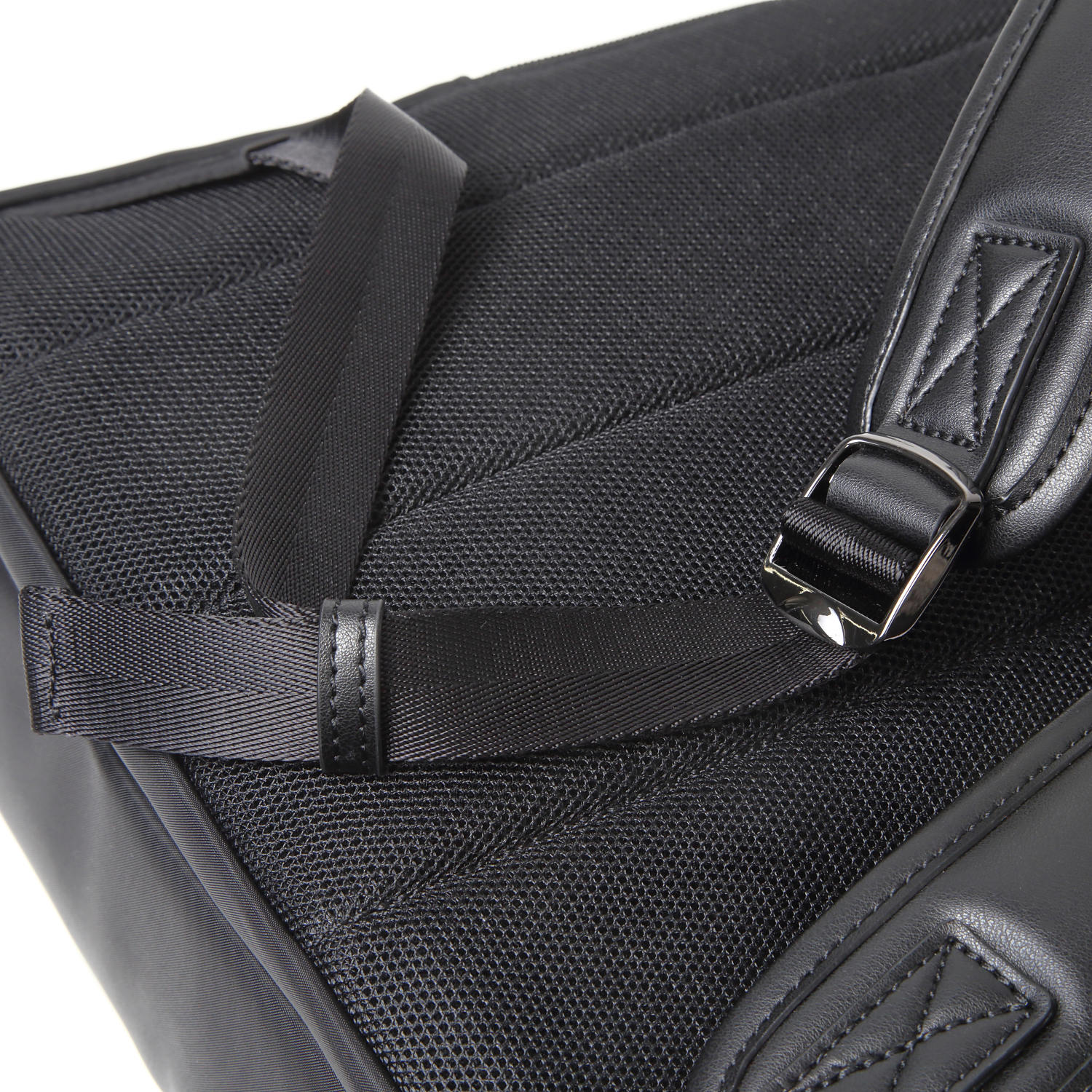 TAN《タン》ブラックシティリュック_ショルダーストラップ