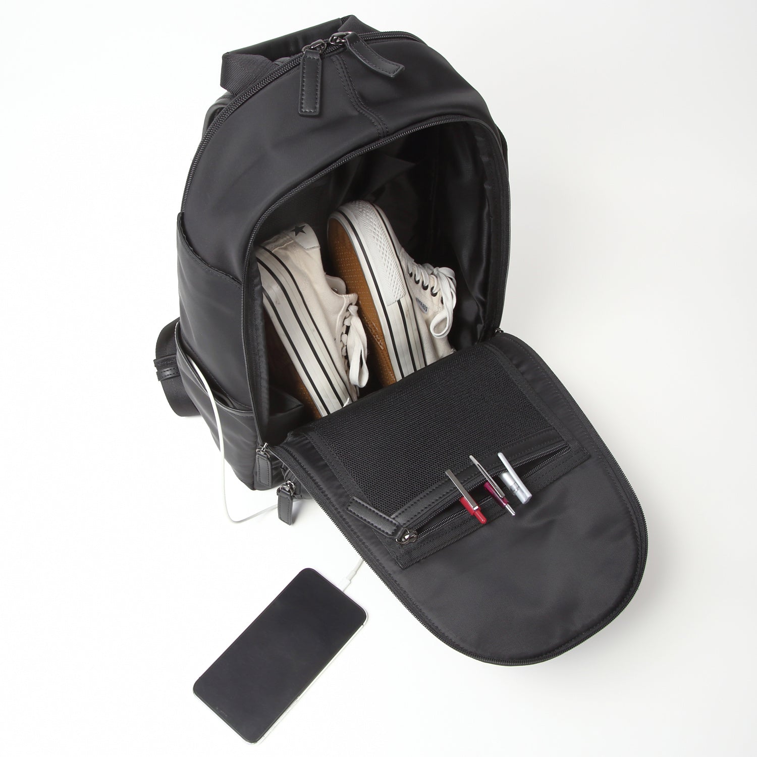 TAN《タン》ブラックシティリュック_斜め正面