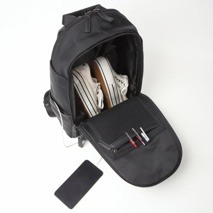 TAN《タン》ブラックシティリュック_斜め正面