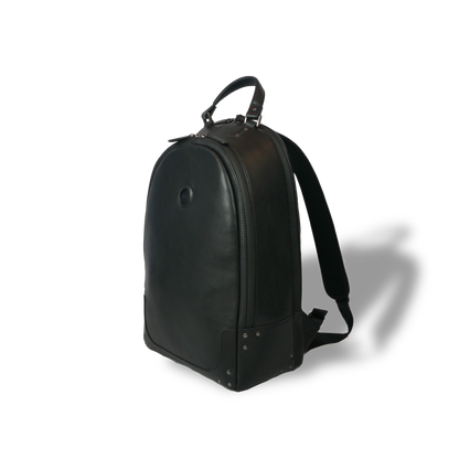 AM《エーエム》デイリーリュック | A4対応 14インチPC対応 17L 縦43cm 防水本革 多機能 Airtag ユニセックス